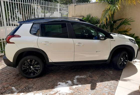 PEUGEOT 2008 1.6 16V FLEX STYLE 4P AUTOMÁTICO PEUGEOT 2008 1.6 16V FLEX STYLE 4P AUTOMÁTICO